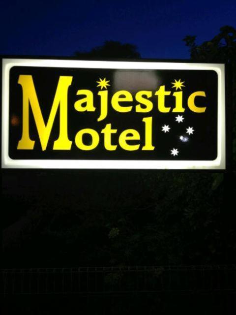 Majestic Motel Горшам Екстер'єр фото