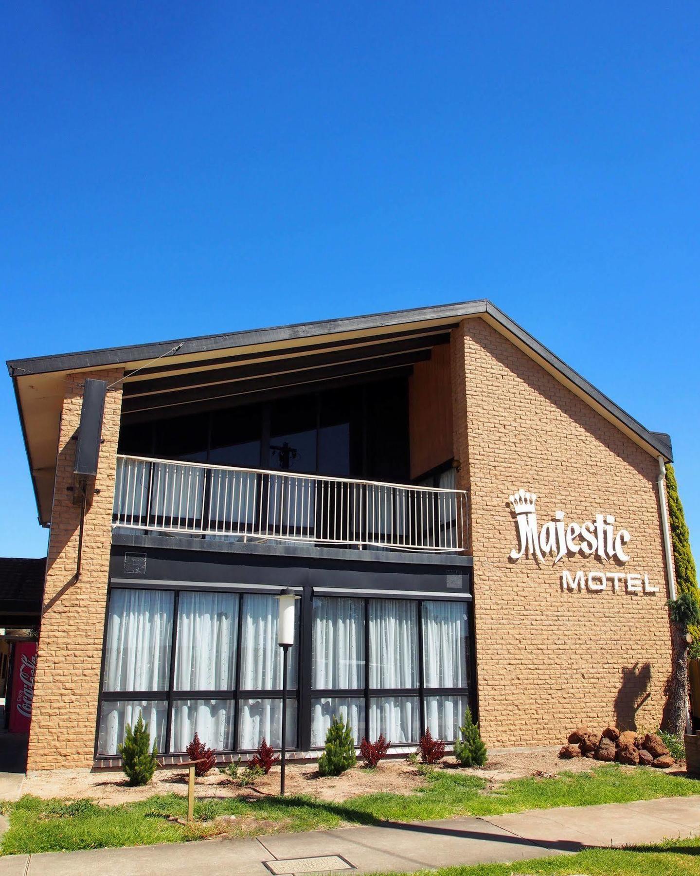 Majestic Motel Горшам Екстер'єр фото